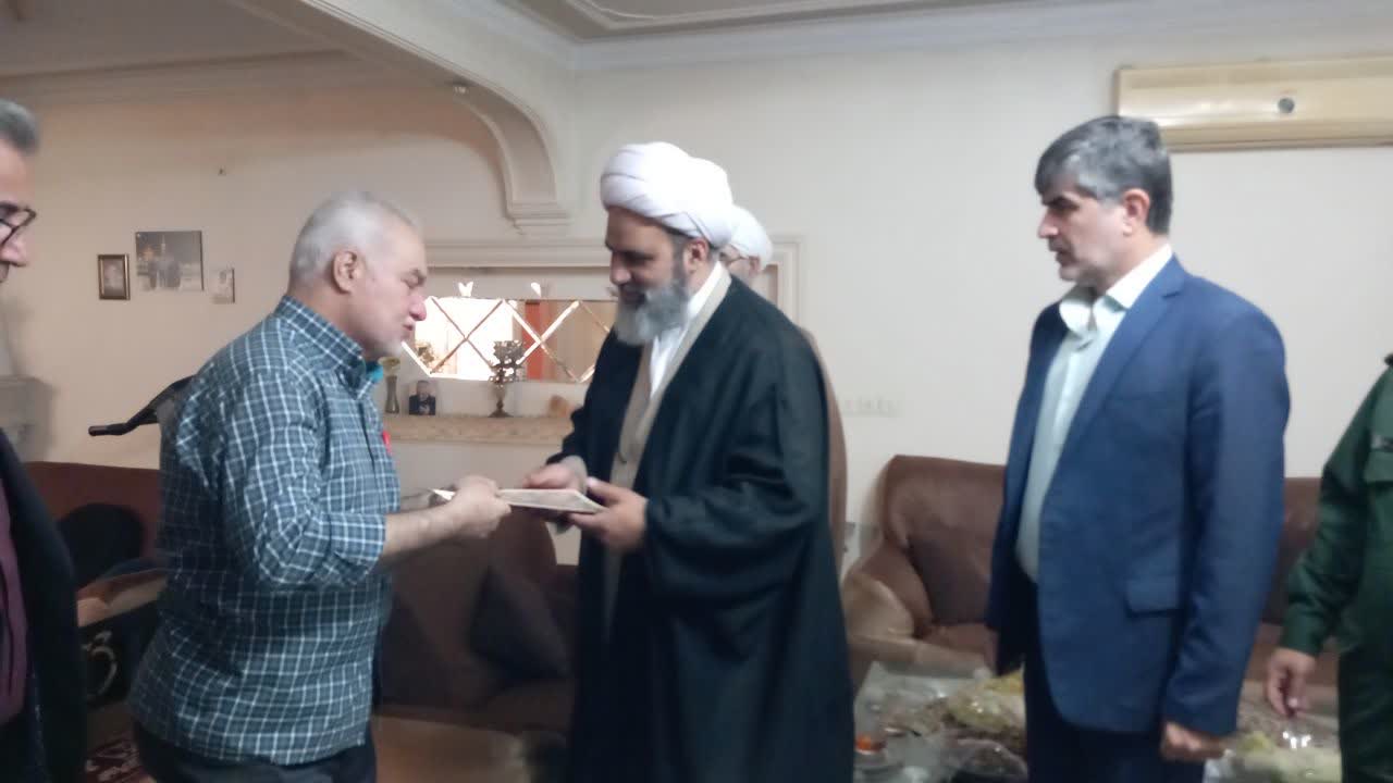 تجدید میثاق مسئولین ملارد با خانواده‌های شهدا و ایثارگران به مناسبت هفته دفاع مقدس