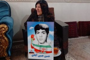 دیدار مسئولان شهرستان ملارد با مادر شهید حسین حسین‌آبادی