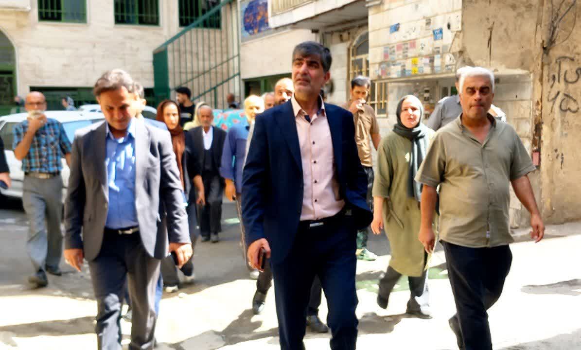 فرماندار ملارد از محل انفجار گاز در سرآسیاب بازدید کرد