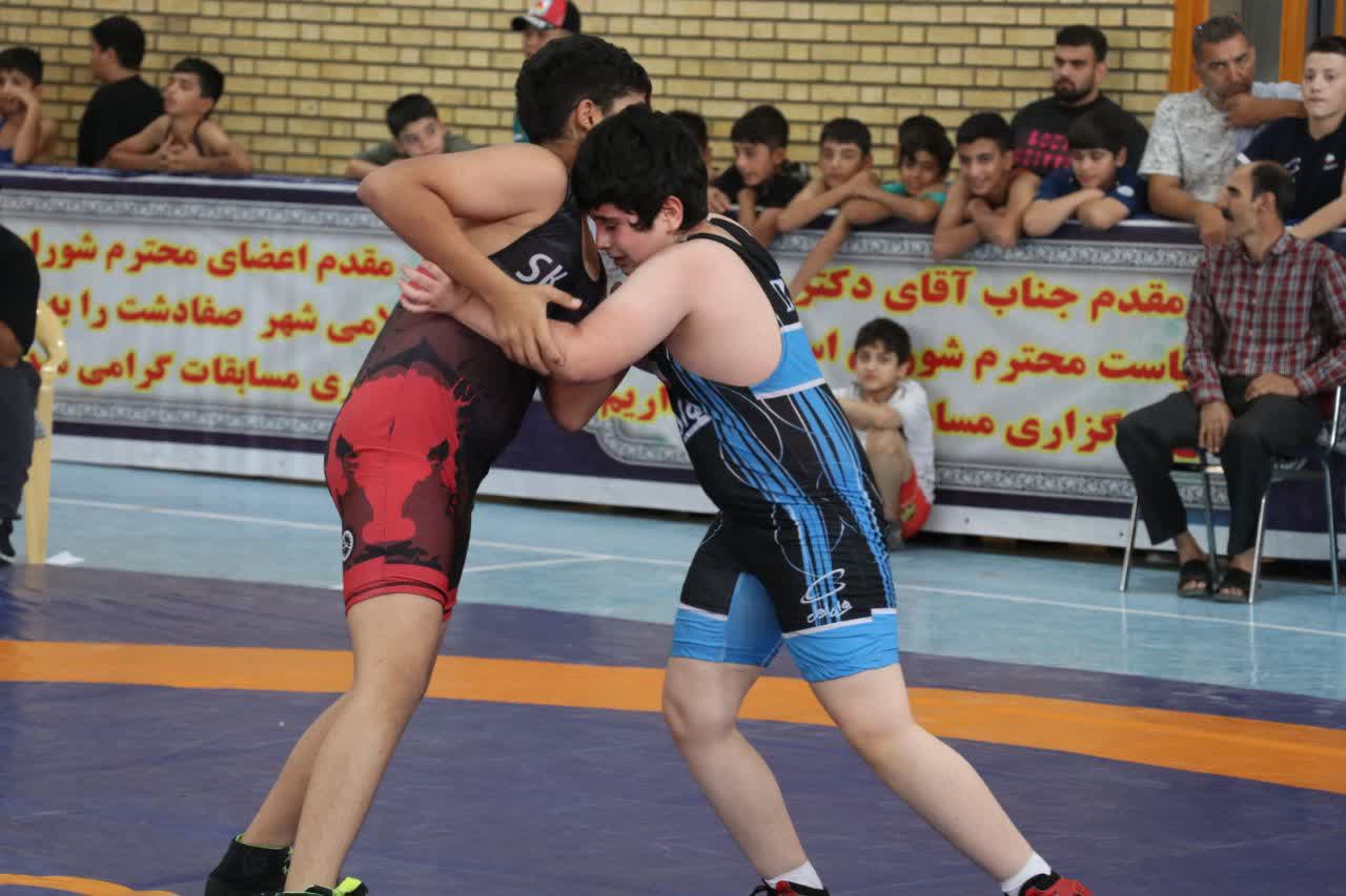 نخستین المپیاد ورزشی روستایی صفادشت با حضور ۲۷۰ کشتی‌گیر نونهال برگزار شد