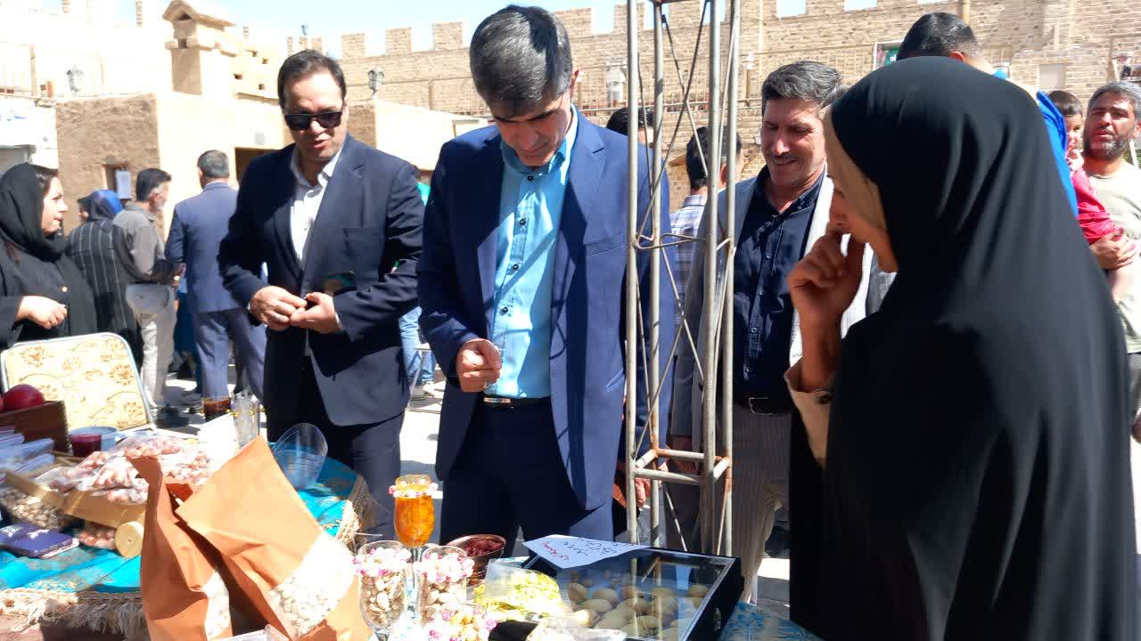 اولین جشن ملی روز روستا و چهارمین جشنواره پسته دهستان اخترآباد در بخش صفادشت ملارد برگزار شد