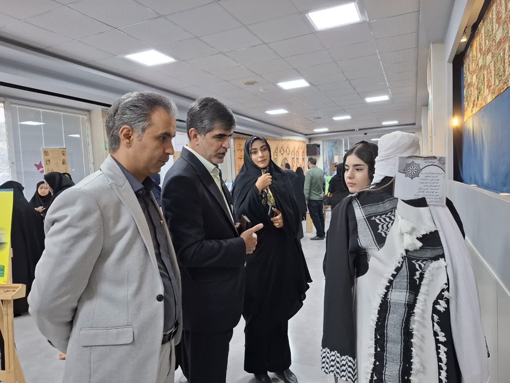 دومین جشنواره مد و لباس ایرانی و اسلامی در شهرستان ملارد افتتاح شد