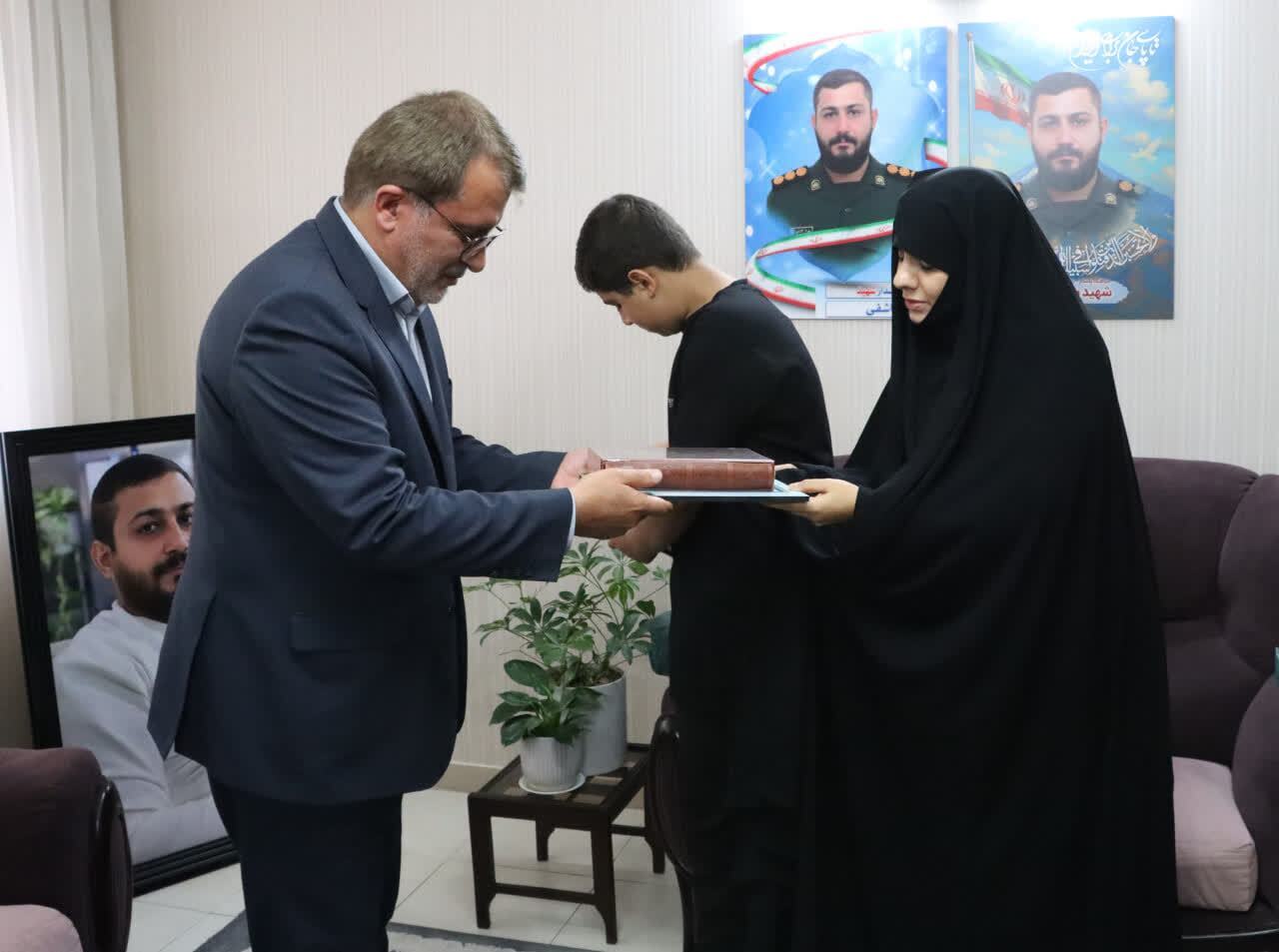 دیدار دکتر مولابیگی با خانواده شهید بهزاد کاشفی ایمانی در مارلیک