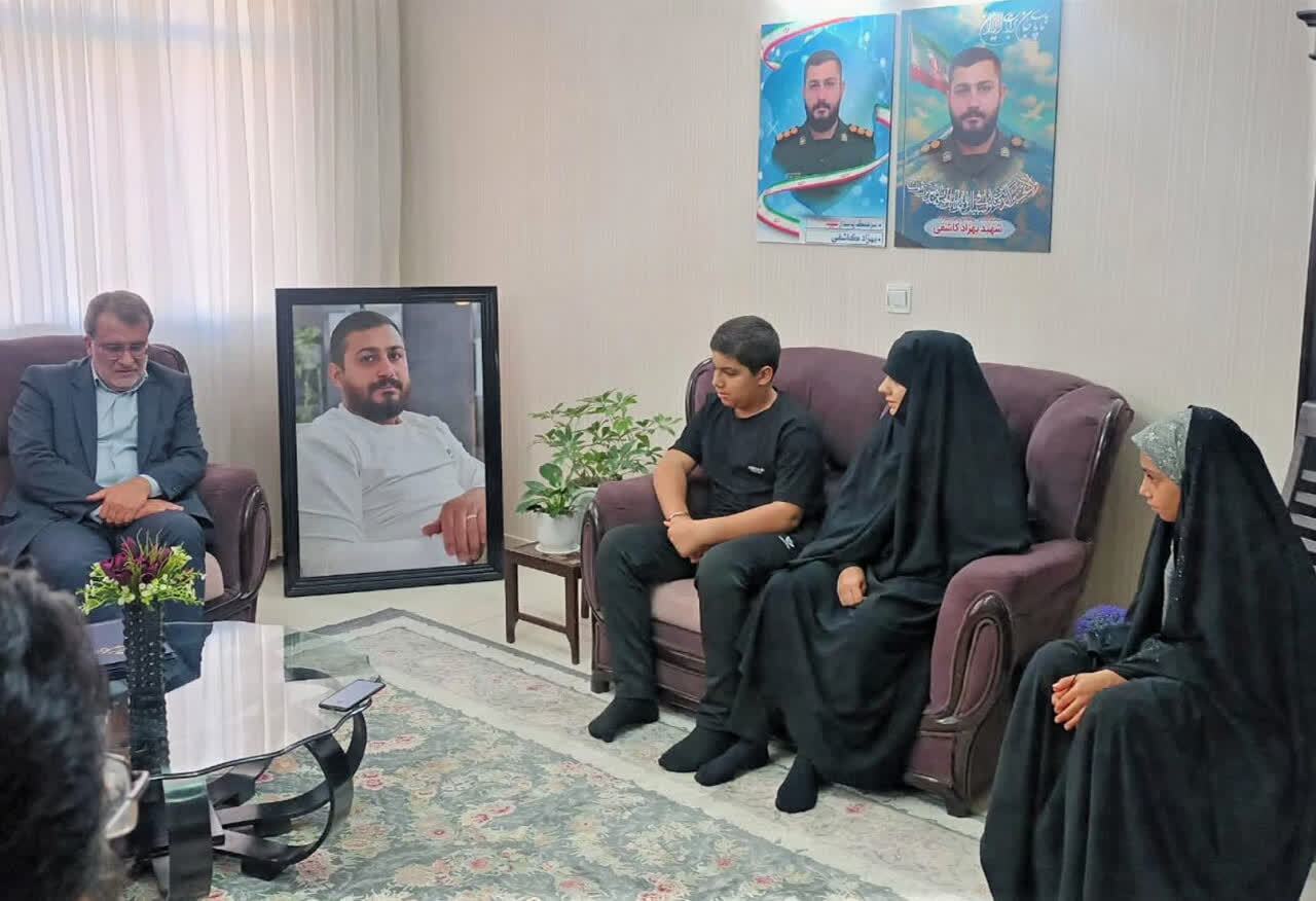 دیدار دکتر مولابیگی با خانواده شهید بهزاد کاشفی ایمانی در مارلیک