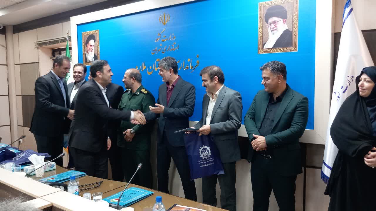 عوامل و دست‌اندرکاران مانور بزرگ پدافند غیرعامل شهرستان ملارد تجلیل شدند