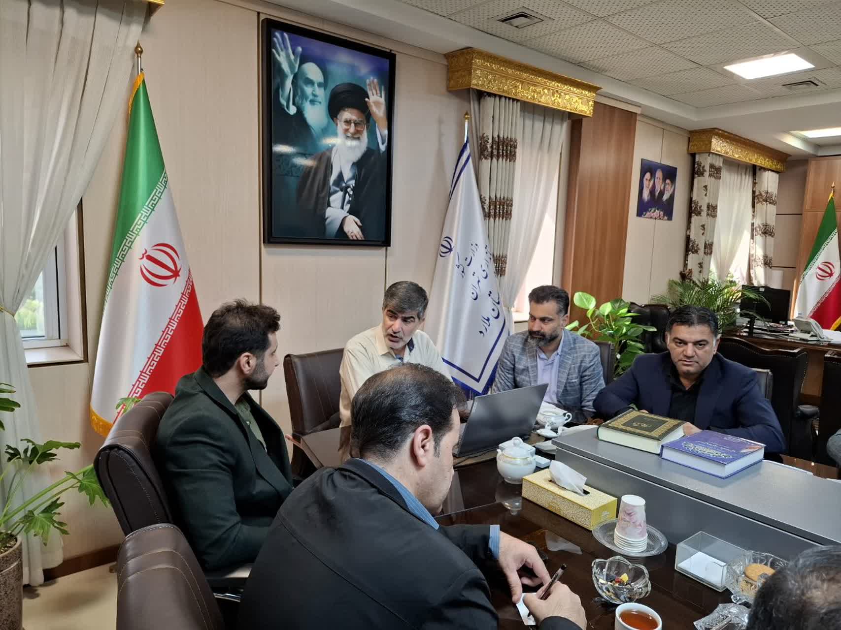 پاسخگوئی فرماندار شهرستان ملارد به تماس های سامانه ۱۱۱