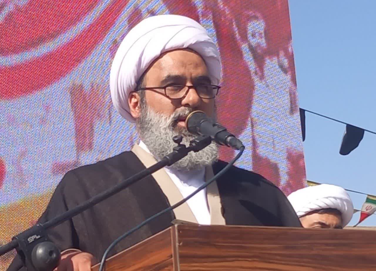 امام جمعه ملارد: نسل امروز باید با ایمان و علم پرچم استقلال را به قله برساند