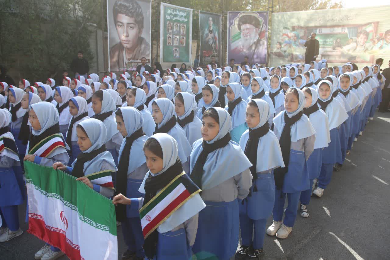 برگزاری راهپیمایی گرامیداشت ۱۳ آبان در صفادشت