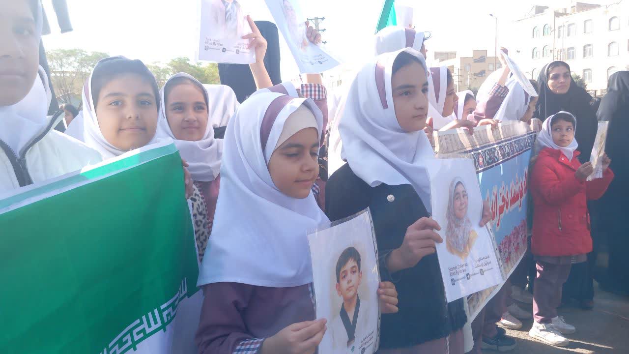 تجمع ضد استکباری مسئولان و دانش آموزان در ملارد