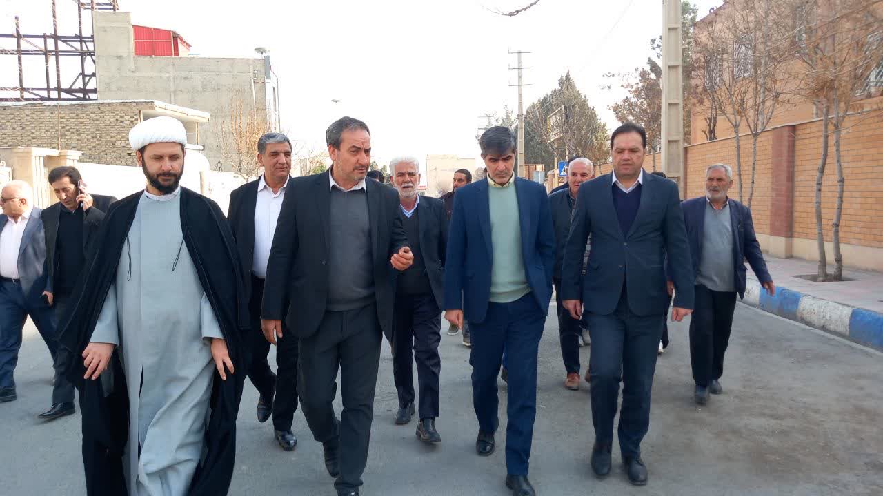 بررسی میدانی مشکلات روستای مهردشت با حضور فرماندار ملارد