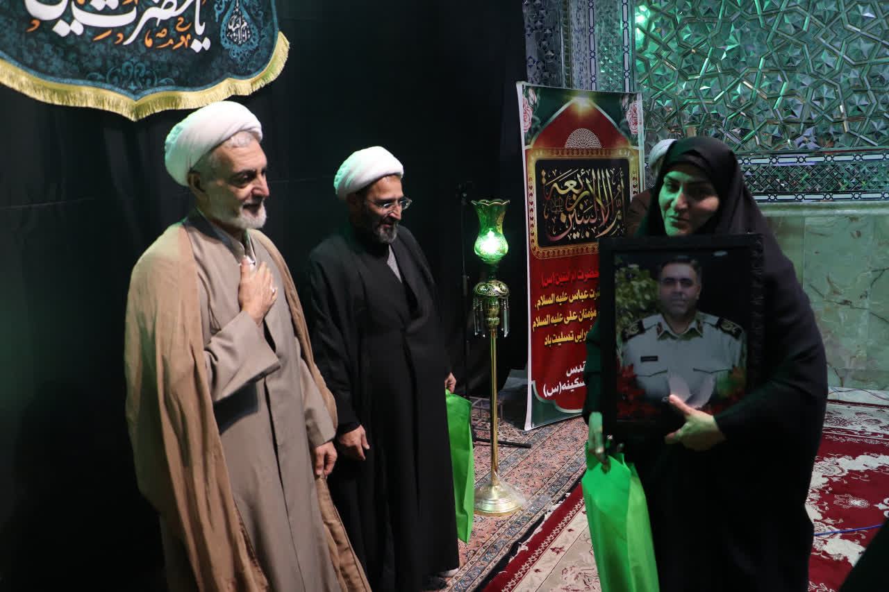 تجلیل از مادران و همسران شهدا در مراسم وفات حضرت امالبنین (س) شهرستان ملارد