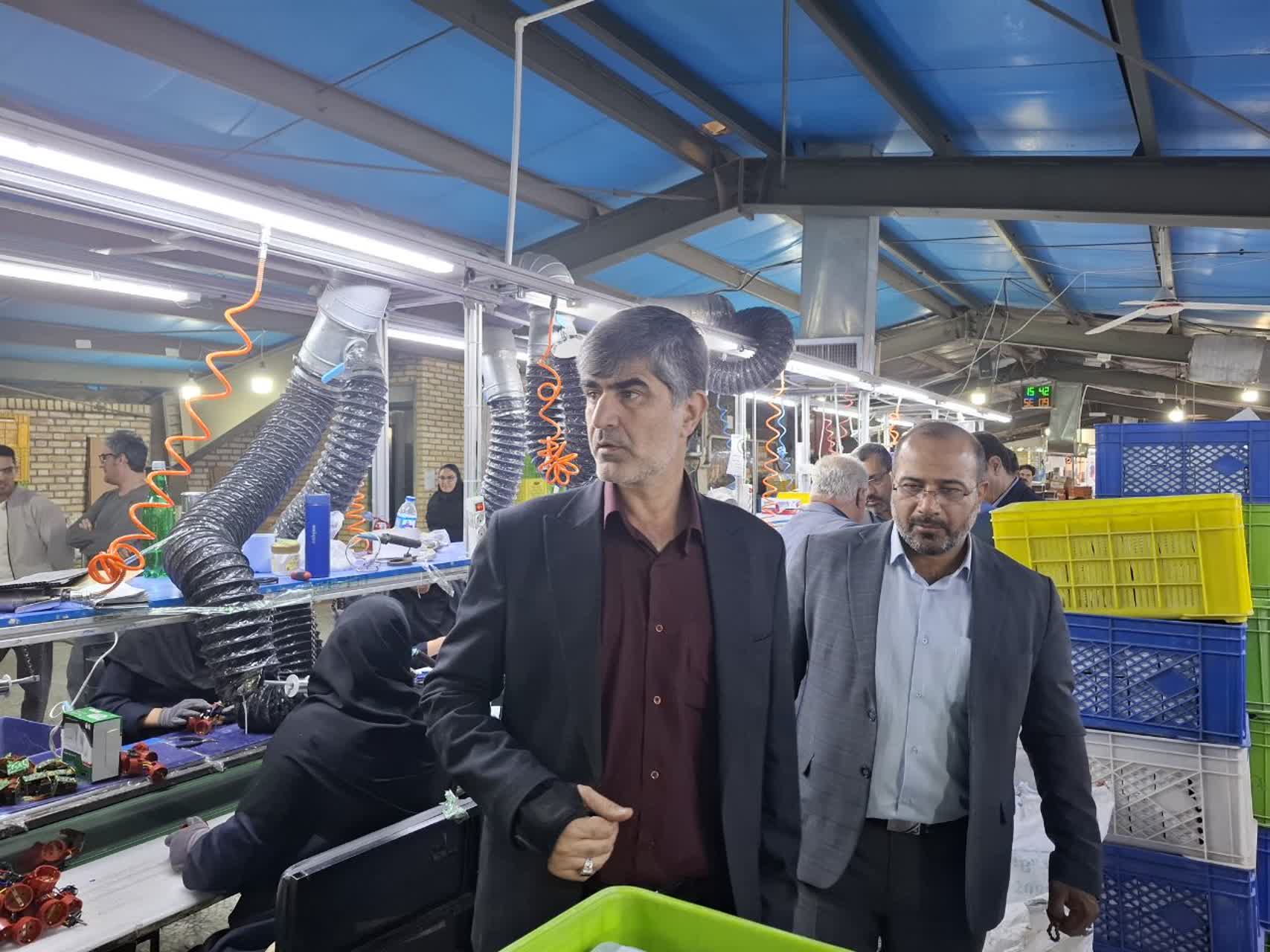بازدید فرماندار ملارد از واحد تولیدی تیراژه