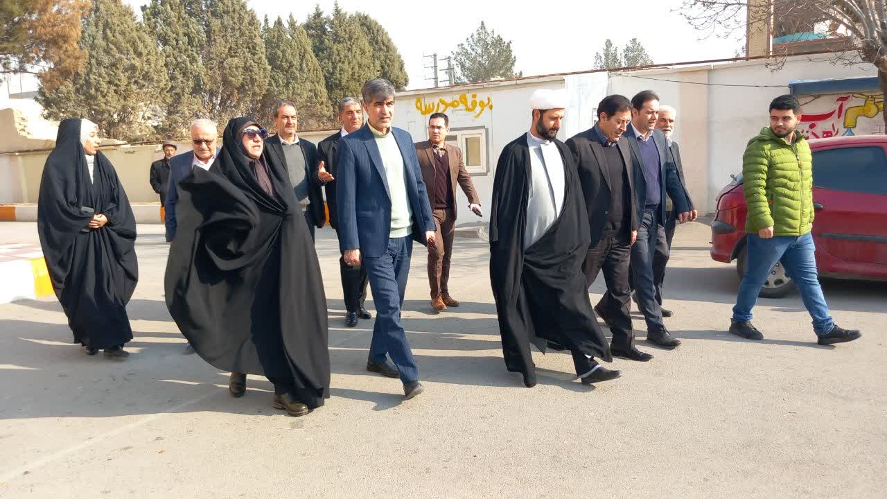 بررسی میدانی مشکلات روستای مهردشت با حضور فرماندار ملارد