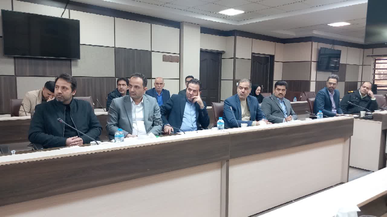 فرماندار ملارد : احترام به مردم در بانک‌ها حتی در شرایط محدودیت الزامی است