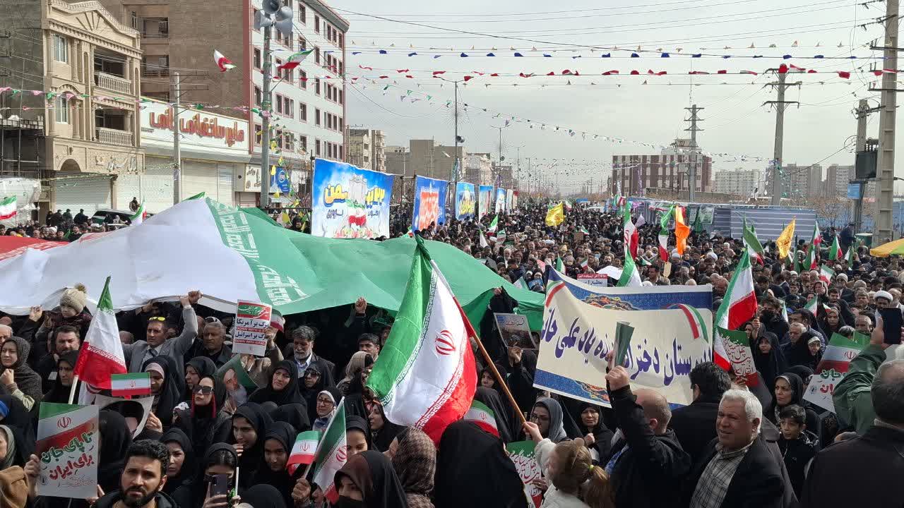 حماسه حضور مردم ملارد در راهپیمایی 22 بهمن