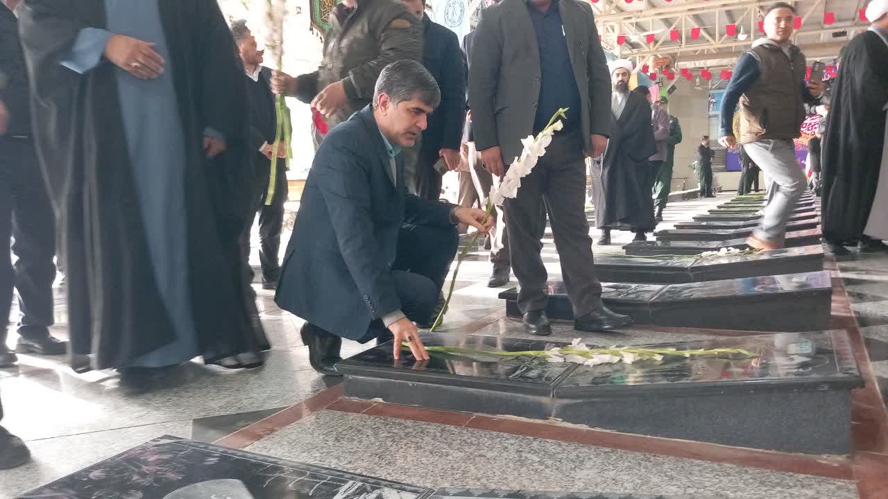 مزار شهدای شهرستان ملارد گلباران شد