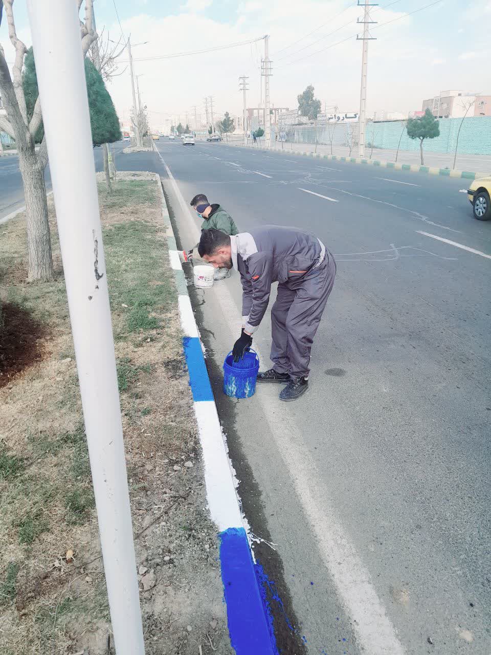 رنگ‌آمیزی جداول سطح شهر ملارد ؛ زیباسازی شهر در آستانه بهار