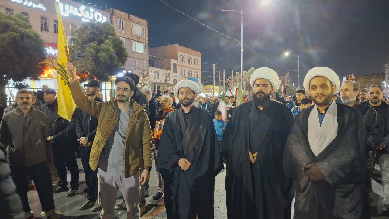 نوای تکبیر و‌ شعارهای دشمن شکن در خیابان های صفادشت طنین انداز شد