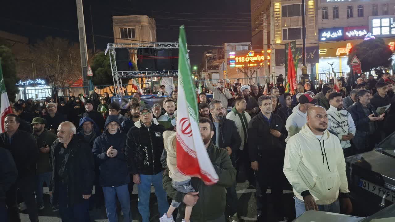 نوای تکبیر و‌ شعارهای دشمن شکن در خیابان های صفادشت طنین انداز شد