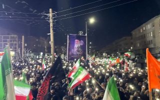 تجمع مردم شهرستان ملارد در پی حمایت از نیروهای نظامی در میدان ارغوان