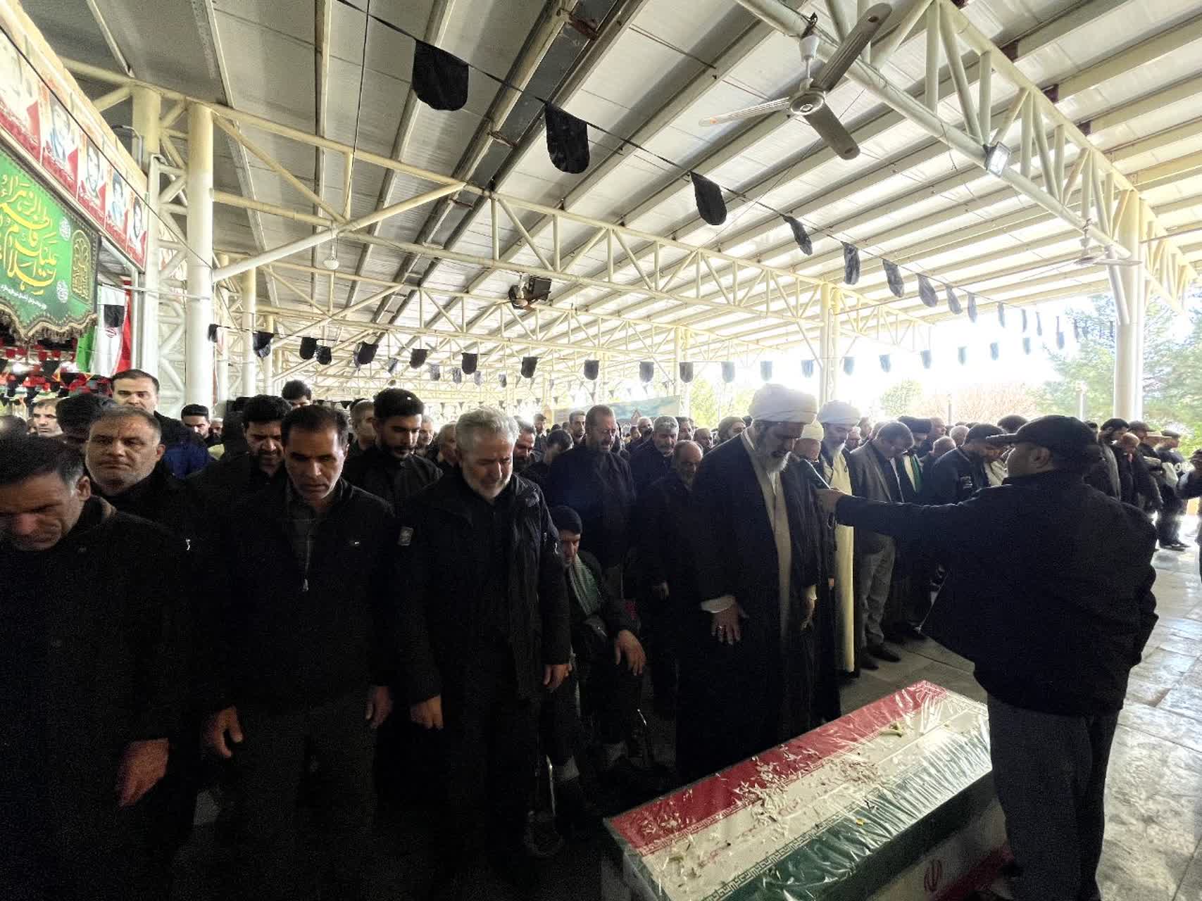 تشییع پیکر شهید مدافع وطن محمدرضا غلامی در ملارد