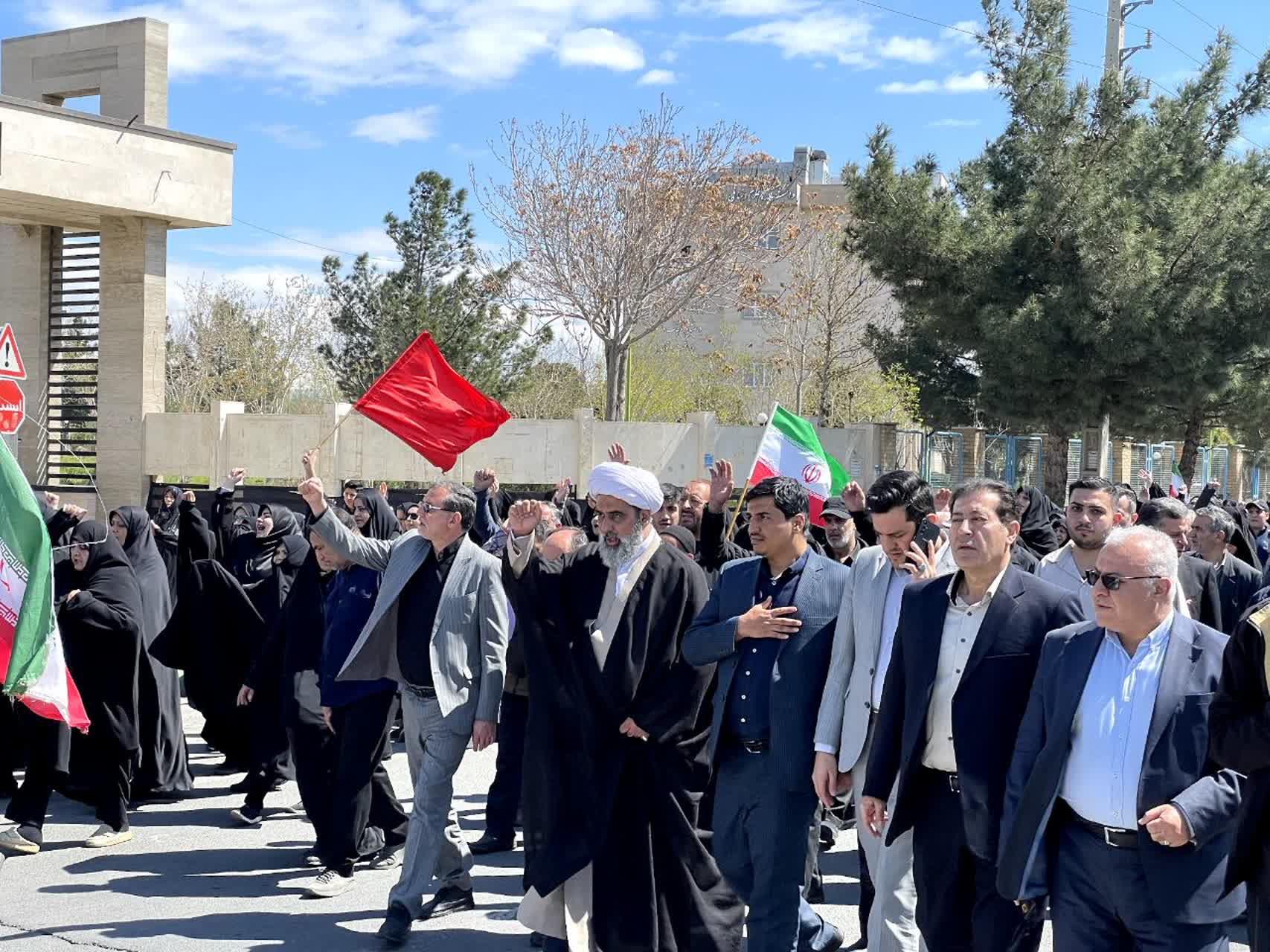 تشییع پیکر شهید مدافع وطن محمدرضا غلامی در ملارد