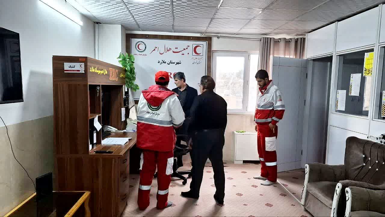 حضور فرماندار ملارد در جمع امدادگران هلال احمر برای بررسی آمادگی نیروها
