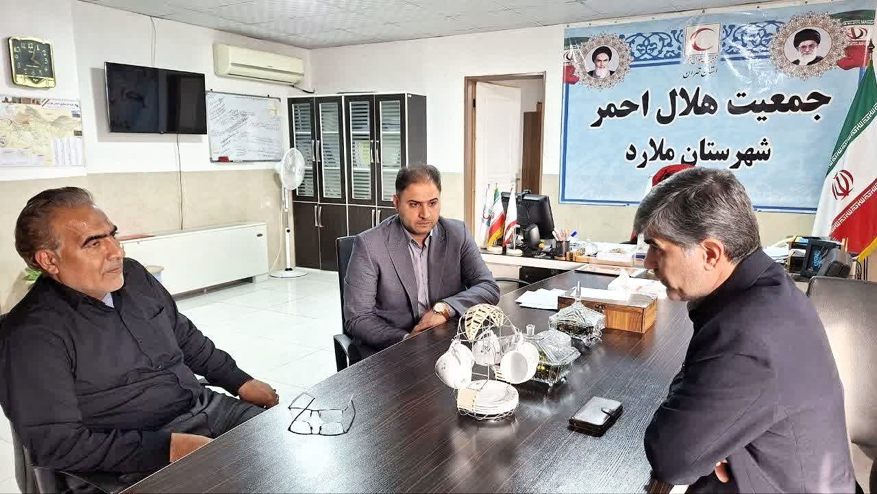 حضور فرماندار ملارد در جمع امدادگران هلال احمر برای بررسی آمادگی نیروها