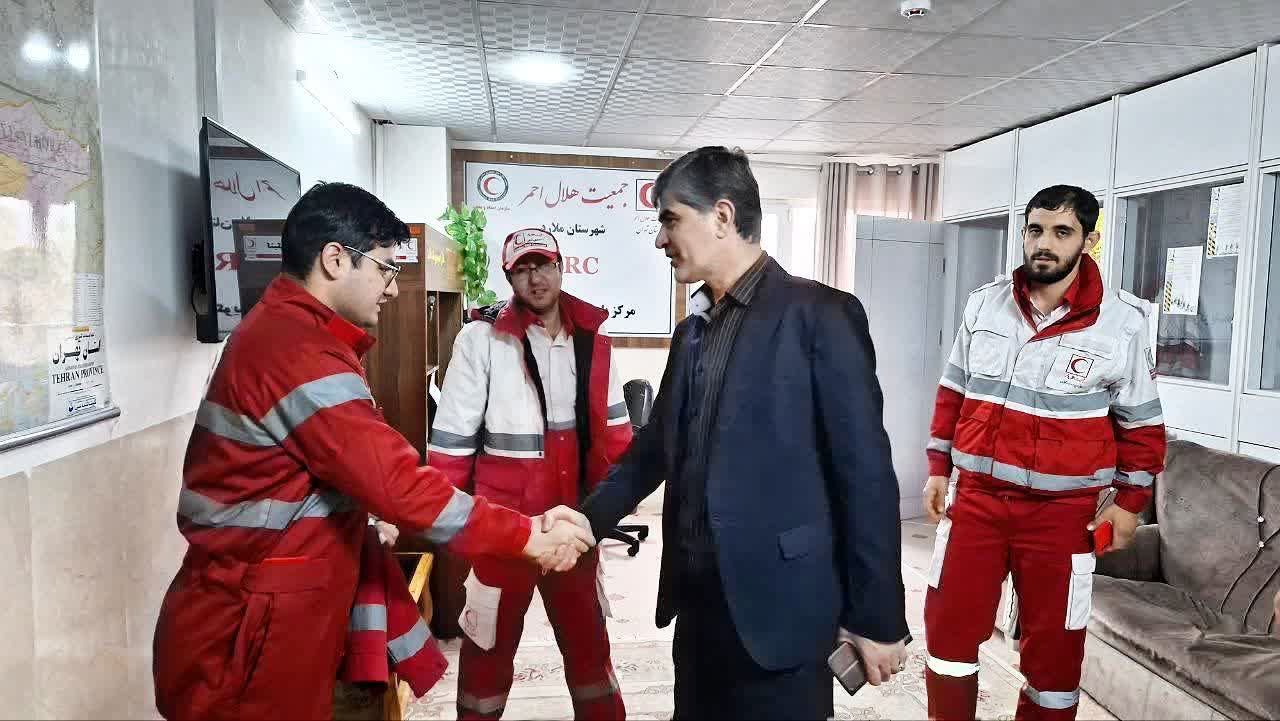 حضور فرماندار ملارد در جمع امدادگران هلال احمر برای بررسی آمادگی نیروها