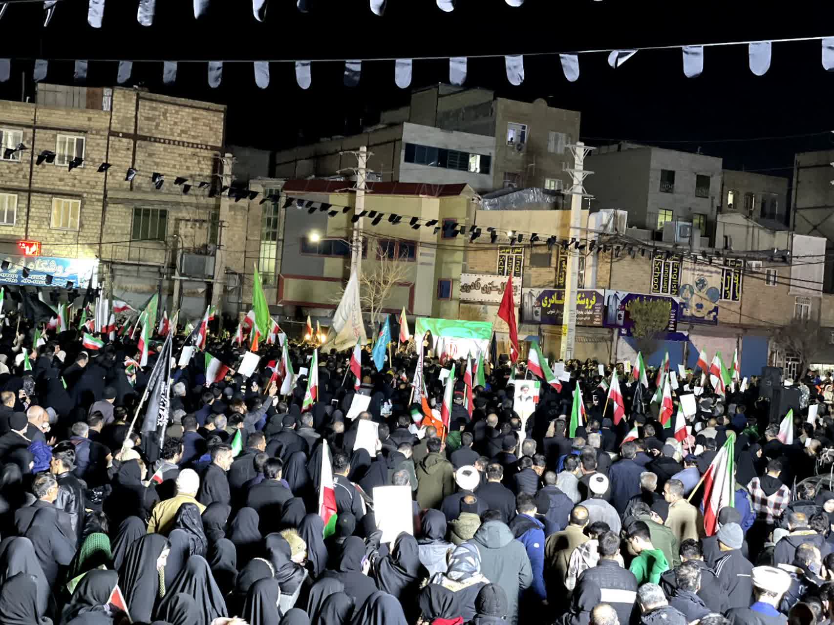نوای «حیدر حیدر» جمعیت خون خواهان امام خامنهای در میدان اطلس سرآسیاب