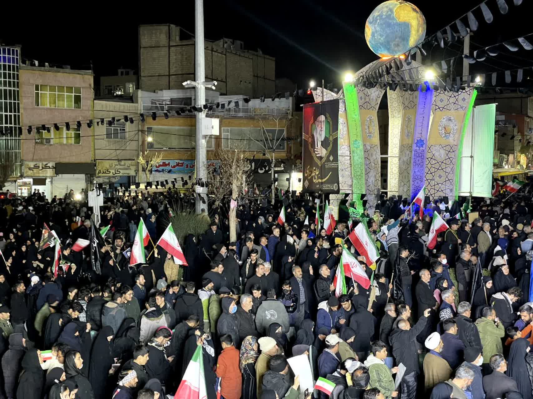 نوای «حیدر حیدر» جمعیت خون خواهان امام خامنهای در میدان اطلس سرآسیاب