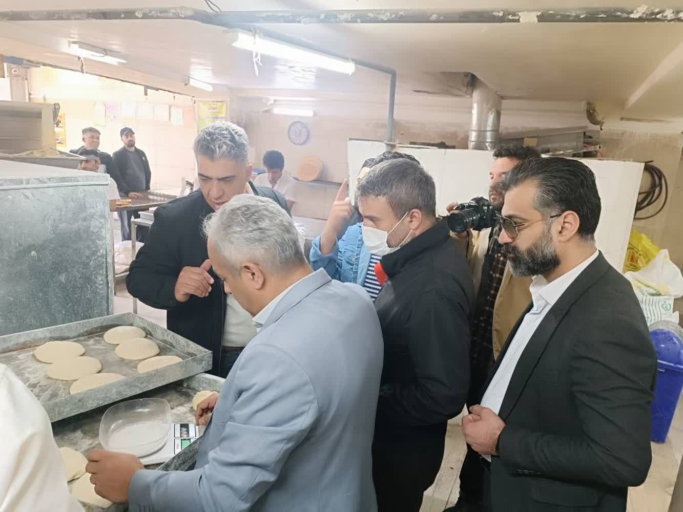 پلمب یک واحد نانوایی متخلف درملارد ؛ ۱۴ واحد صنفی دیگر بازرسی شدند