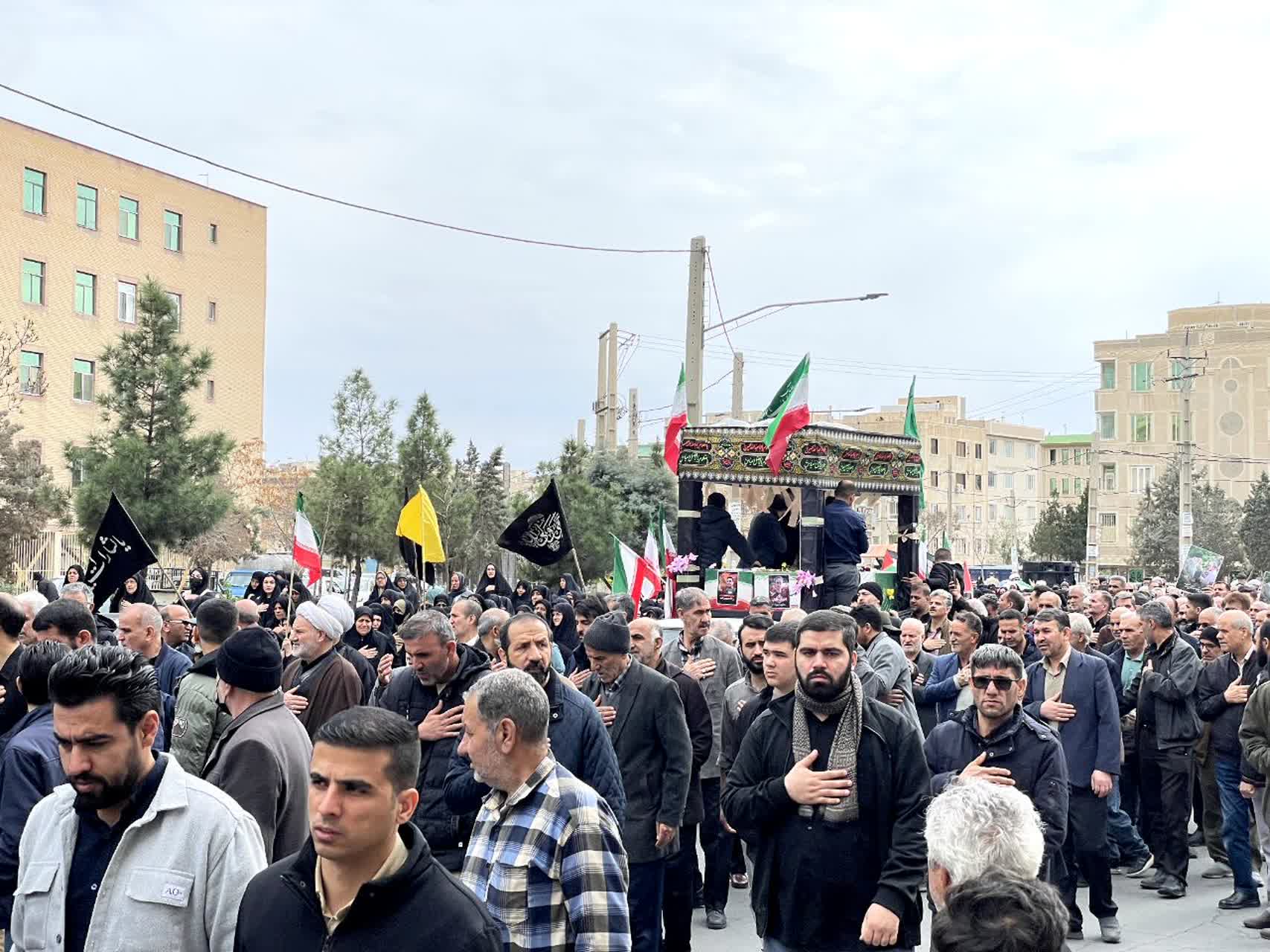 پیکرهای مطهر ۴ شهید در ملارد به خاک سپرده شدند