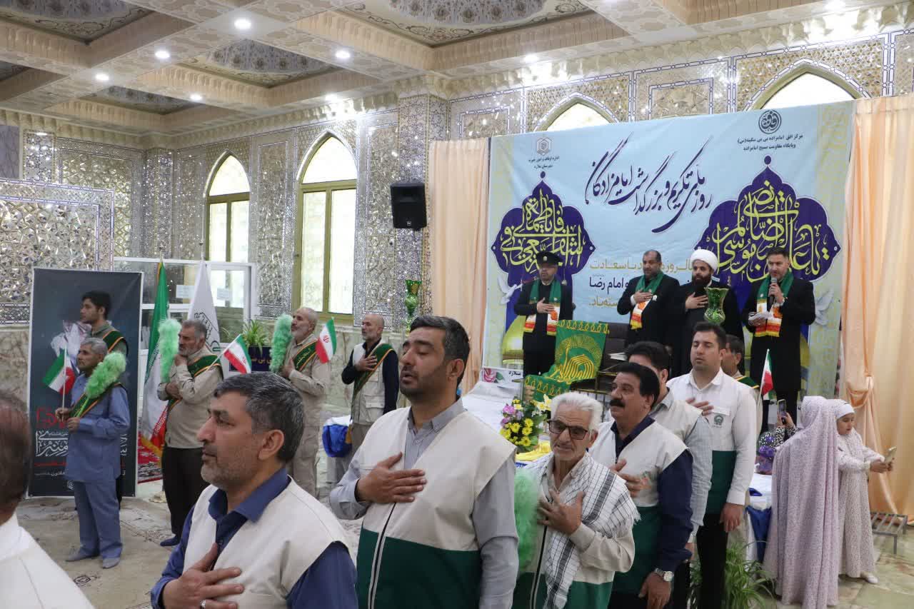 حرم بی‌بی سکینه خاتون(س) میزبان خدام رضوی و پرچم گنبد حضرت رضا(ع) شد