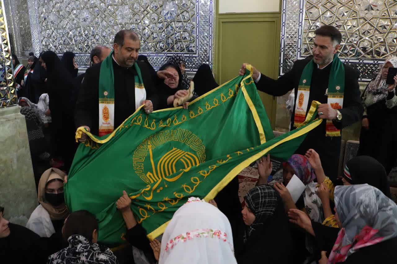 حرم بی‌بی سکینه خاتون(س) میزبان خدام رضوی و پرچم گنبد حضرت رضا(ع) شد