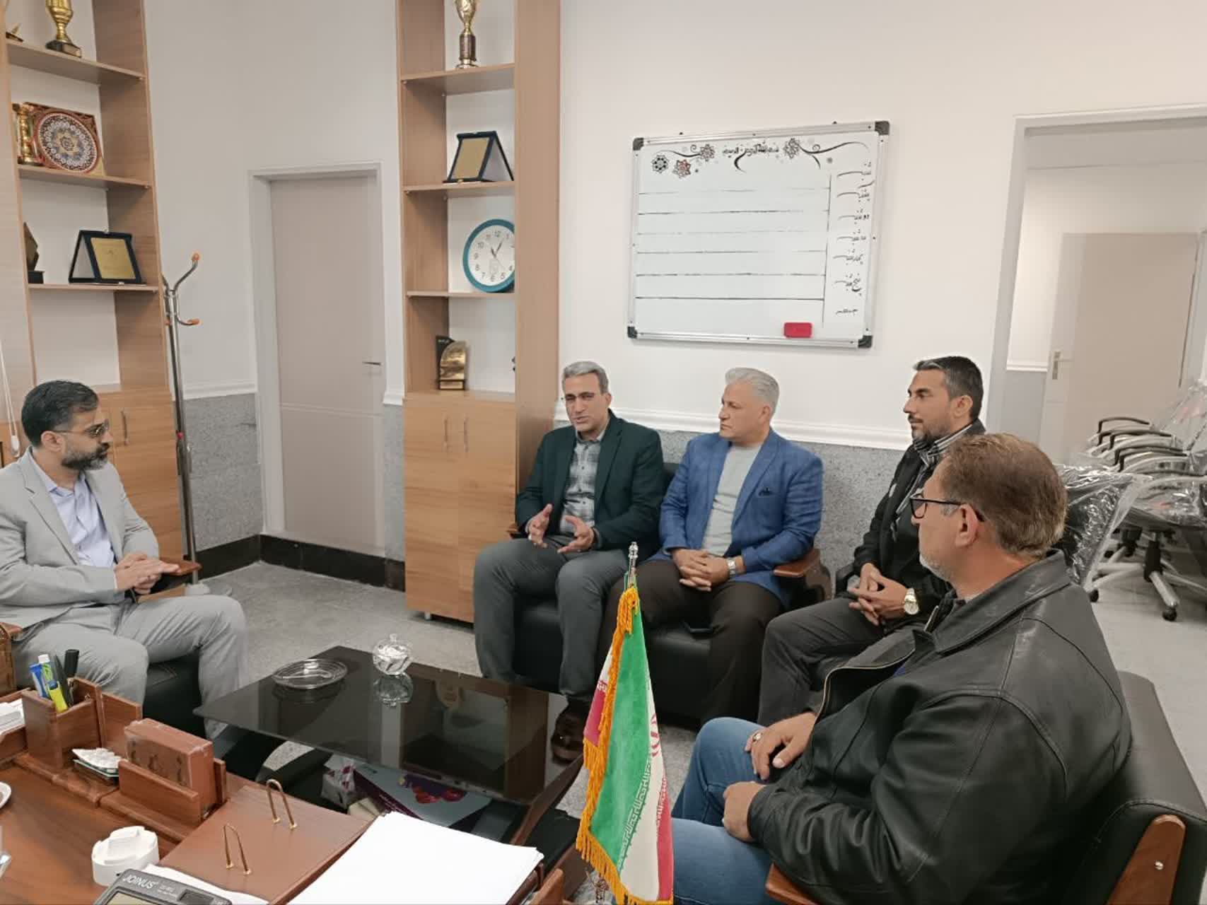 بازدید سرزده بازرسی فرمانداری ملارد از ادارات ورزش و جوانان و محیط زیست