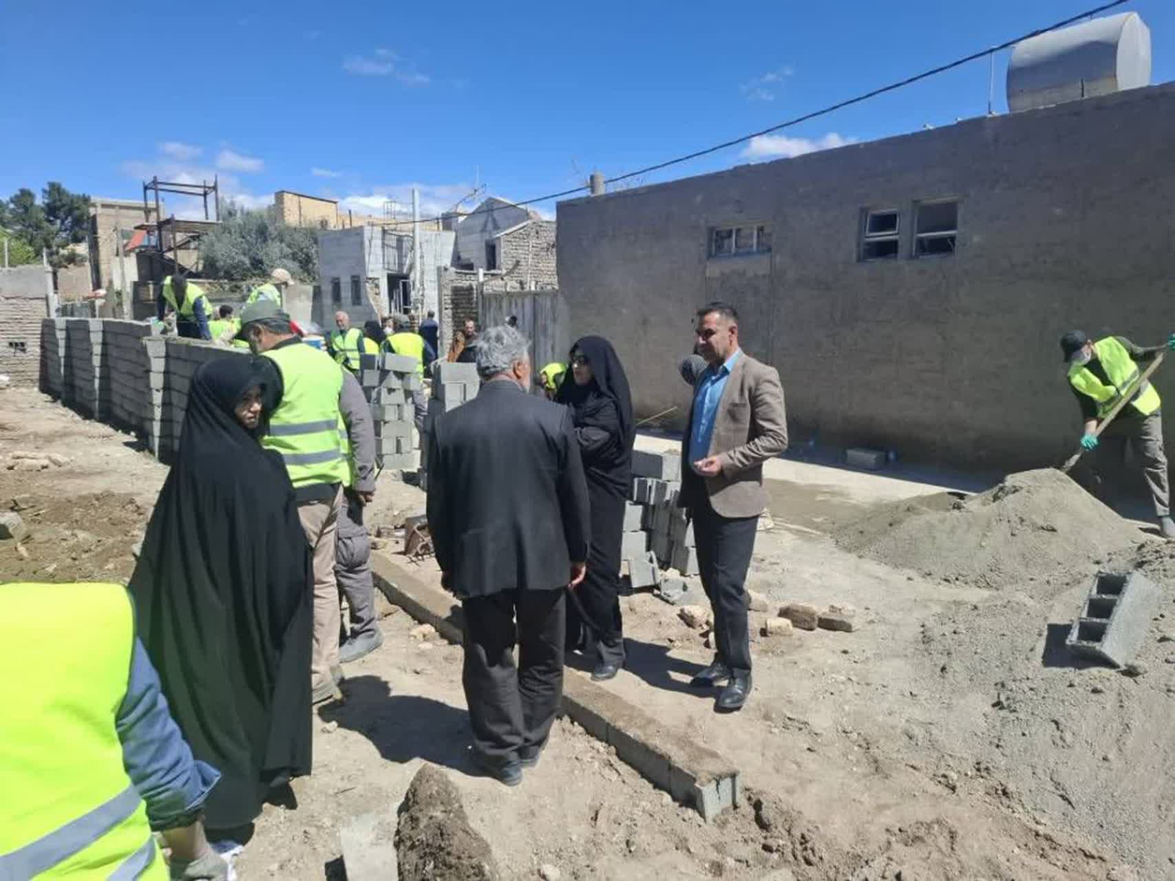 بازدید مجدد بخشدار مرکزی از مناطق آسیب دیده روستای بیدگنه