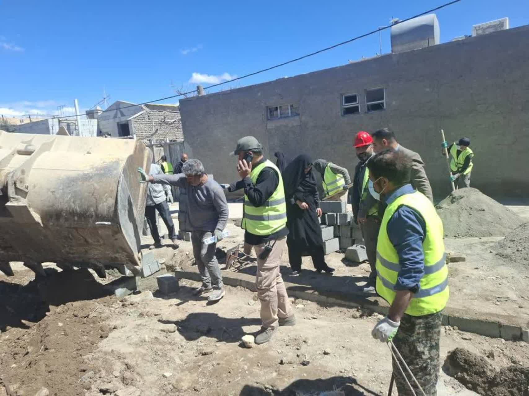 بازدید مجدد بخشدار مرکزی از مناطق آسیب دیده روستای بیدگنه