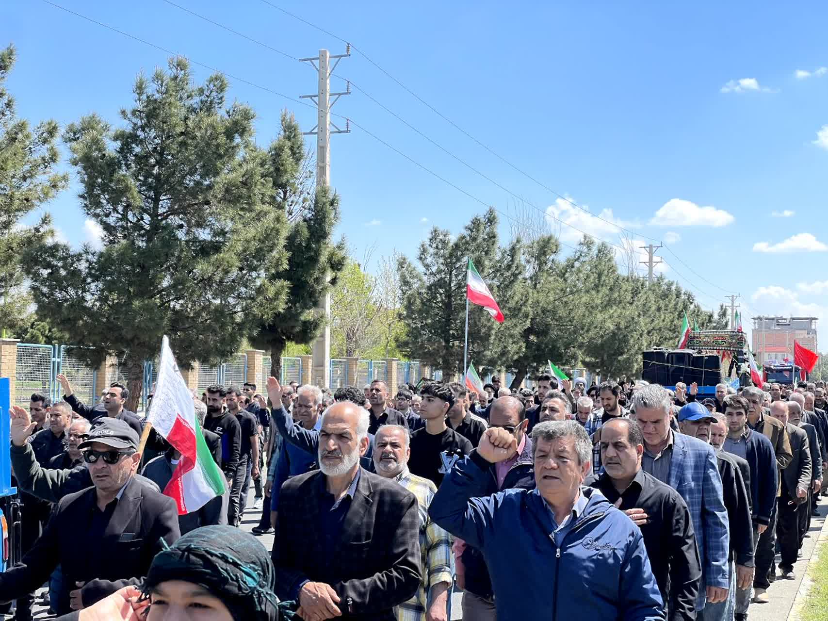 تشییع پیکر شهیدان حمید ترک و حسین علی دارایی در ملارد
