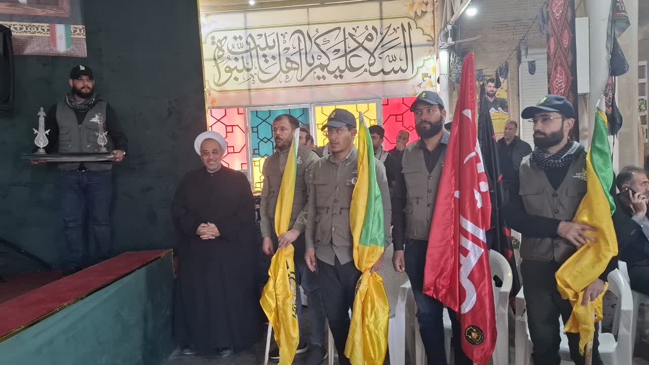 پرچم حرم امام حسین (ع) به خانواده شهدای ملارد اهدا شد