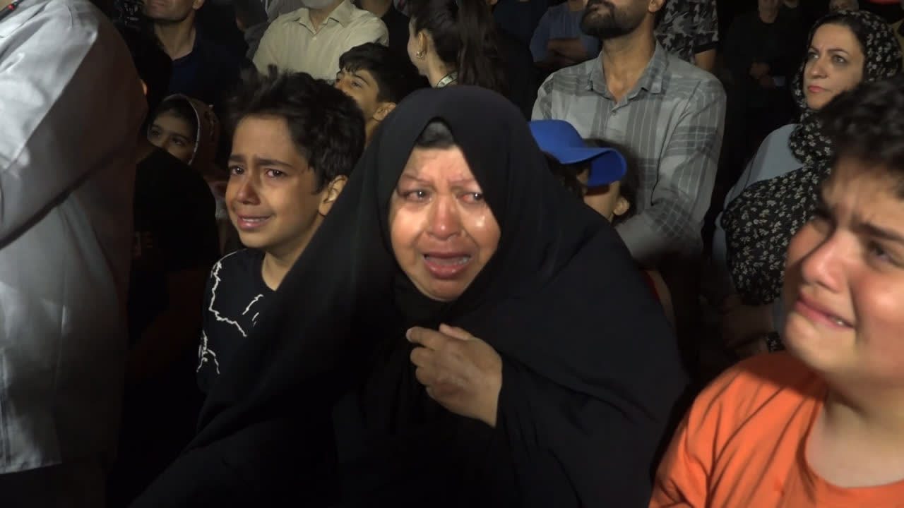 بیعت با رهبر انقلاب و اشک زیارت اولی‌ها در اجتماع مردم شهرک امید صفادشت