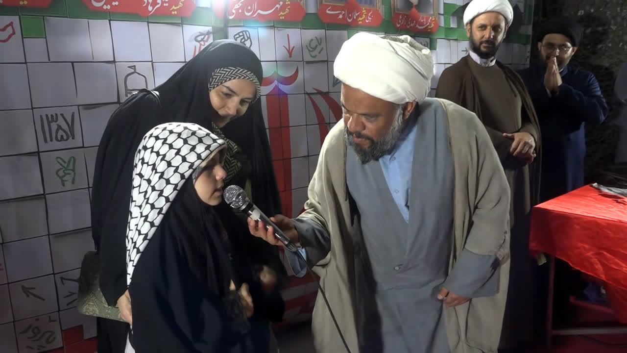 بیعت با رهبر انقلاب و اشک زیارت اولی‌ها در اجتماع مردم شهرک امید صفادشت