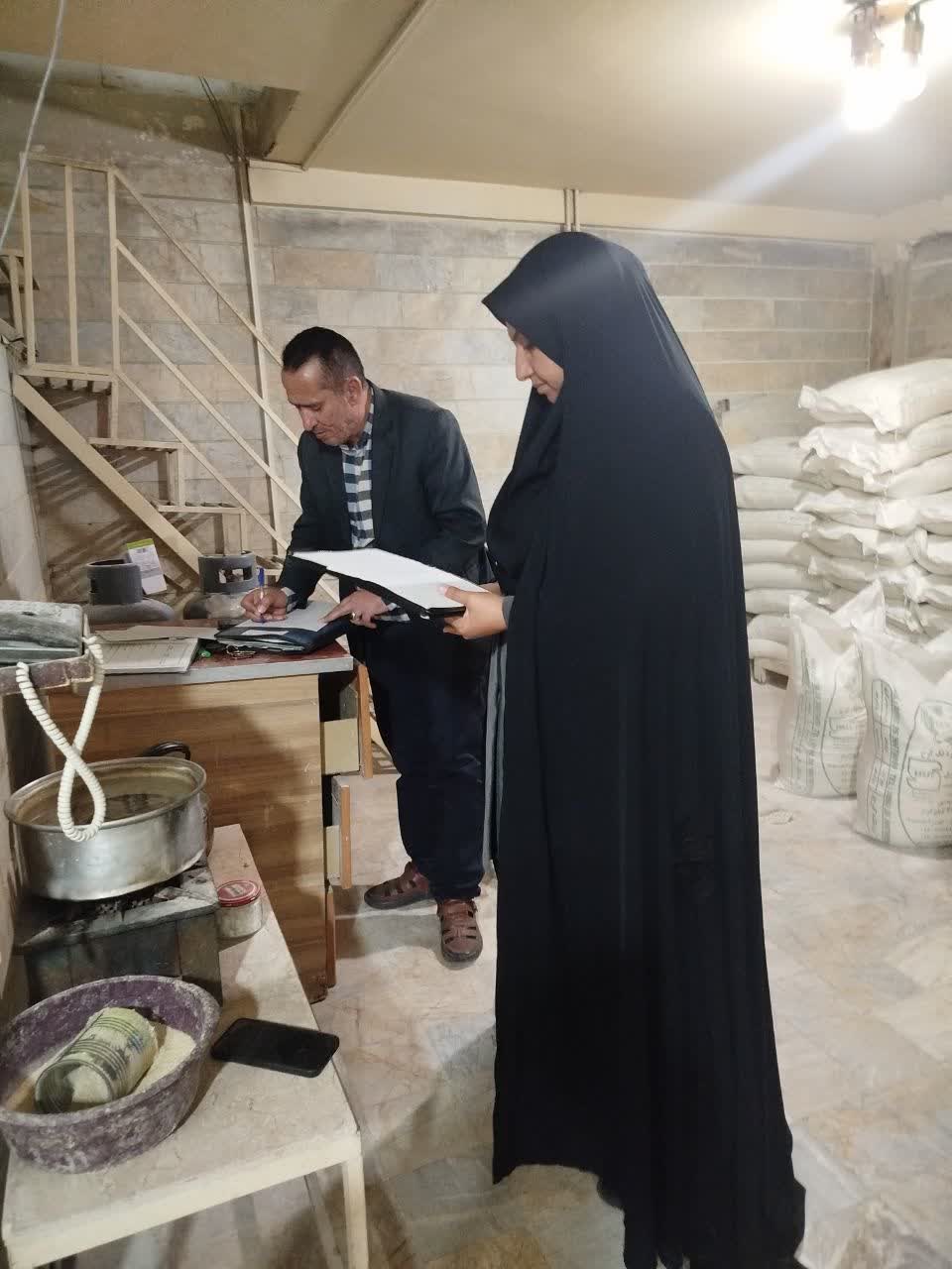 تشکیل پرونده تعزیراتی برای دو نانوایی متخلف در ملارد؛ گرانفروشی با طعم کنجد!