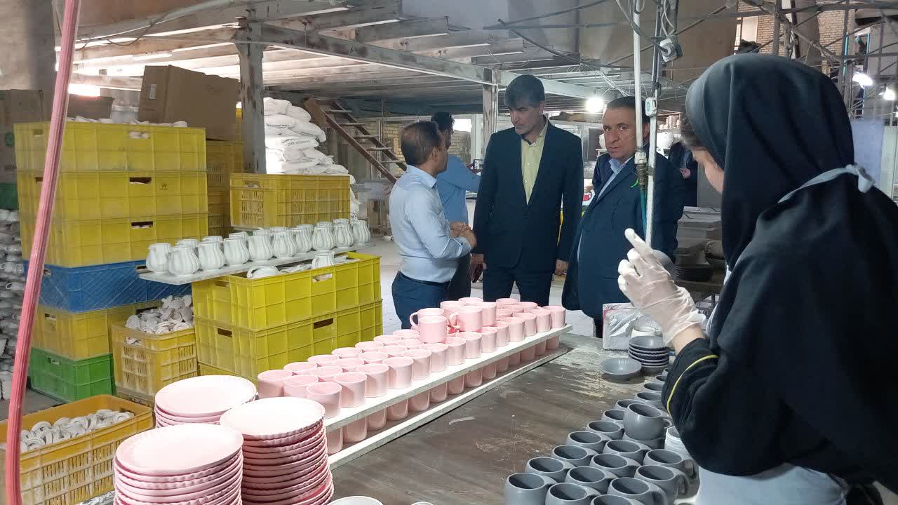 بازدید فرماندار ملارد از شرکت آی‌ سرام و تاکید بر حمایت از تولید