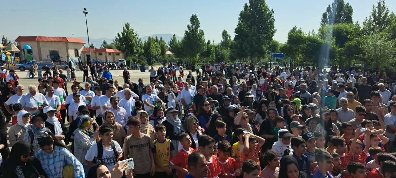 همایش بزرگ پیاده‌روی خانوادگی در ملارد با حضور ۲۰۰۰ نفر