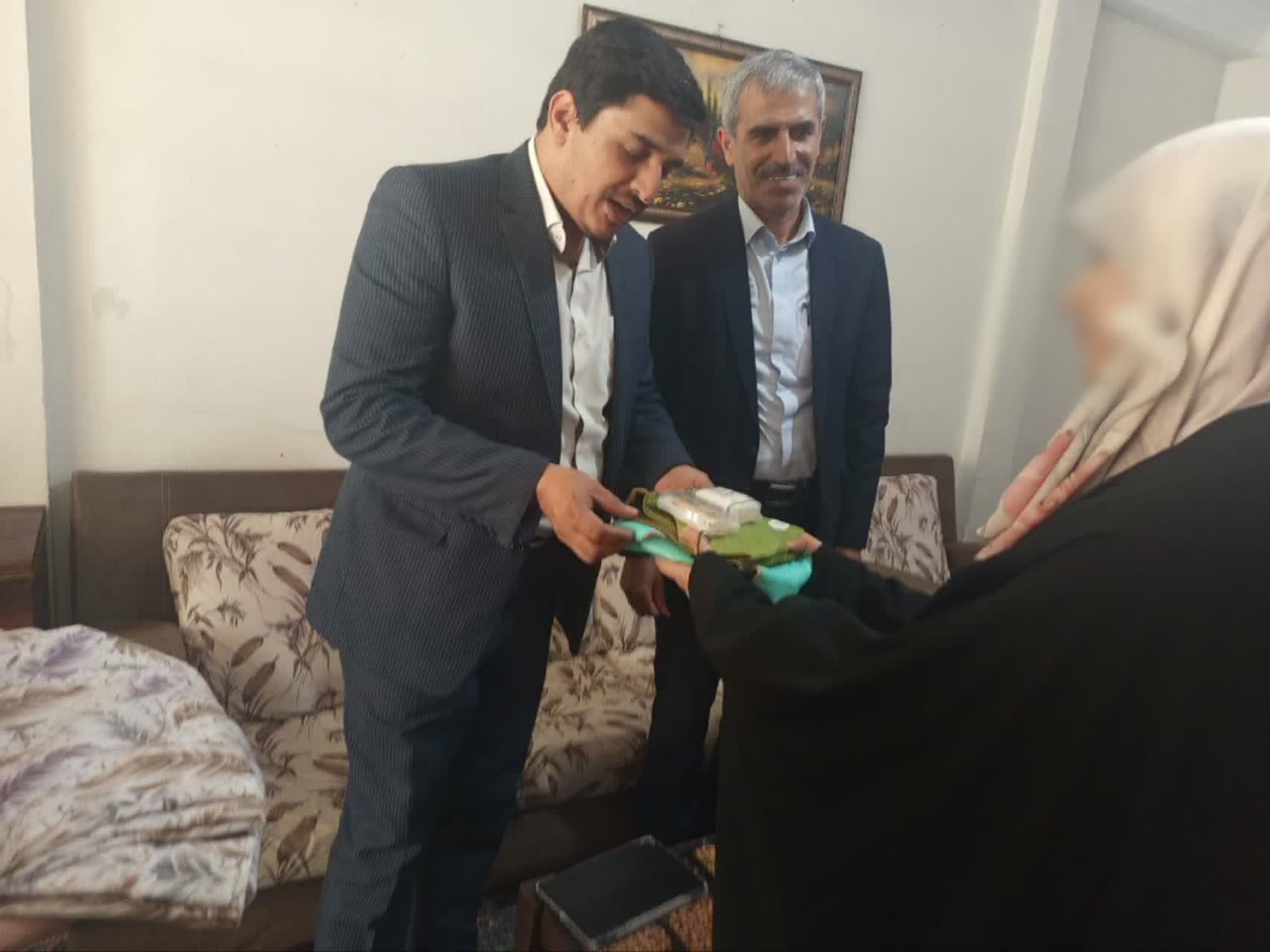 دیدار دادستان ملارد با کودکان یتیم تحت سرپرستی دادستانی به مناسبت عید غدیر
