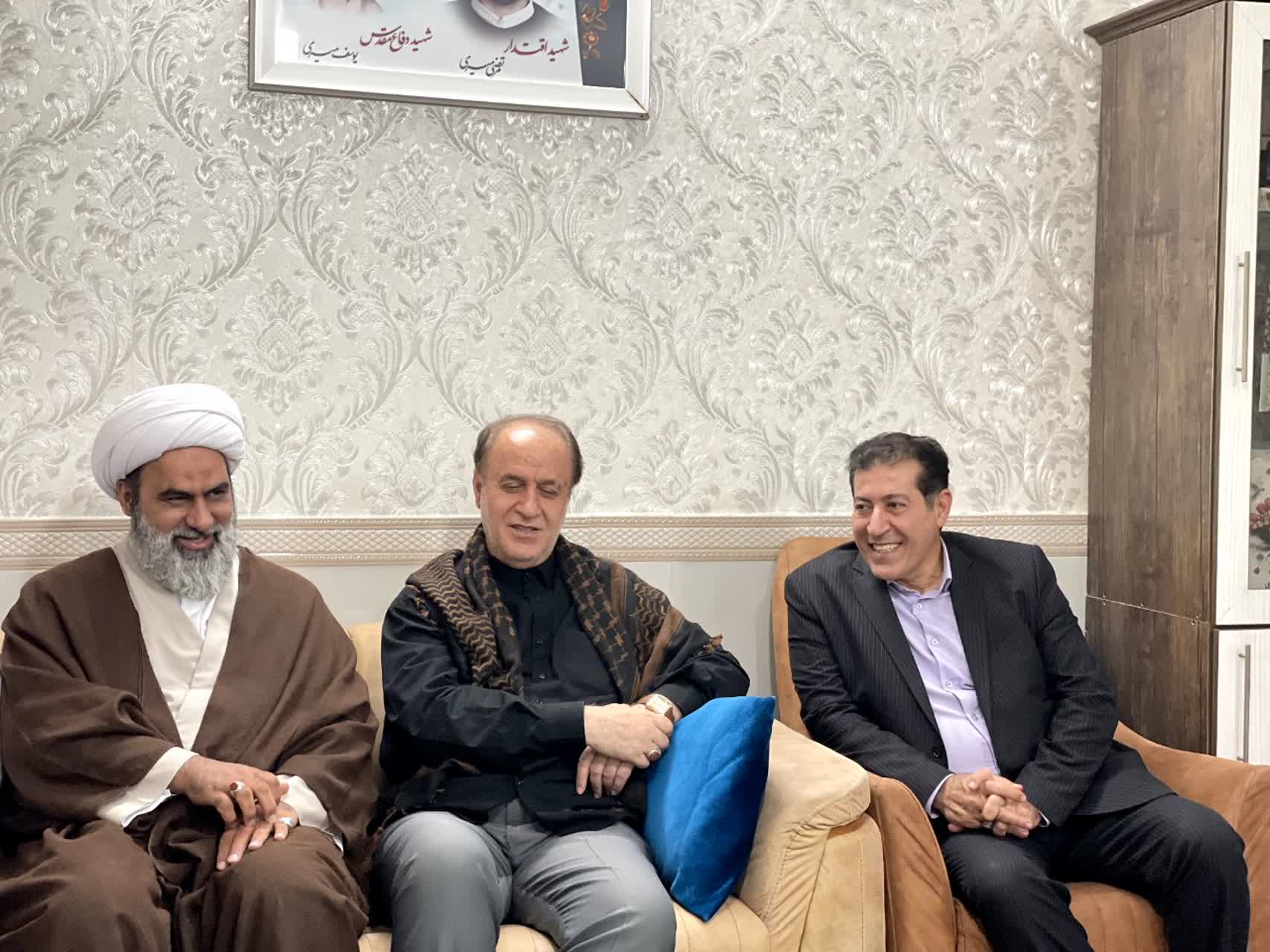 دیدار نایب رئیس مجلس با خانواده شهیدان میری در ملارد
