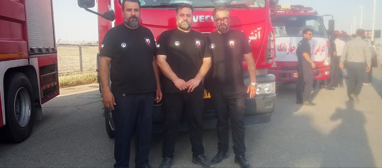 آتش‌نشانان شهرستان ملارد در کنار عزاداران قمی برای تشییع رهبر شهید