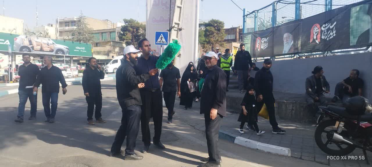 گزارش تصویری؛ خادمیاران رضوی ملارد در خدمت عزاداران رهبر شهید