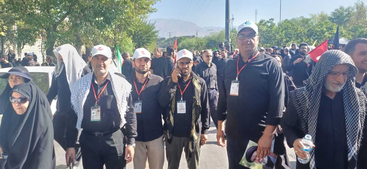 گزارش تصویری؛ خادمیاران رضوی ملارد در خدمت عزاداران رهبر شهید